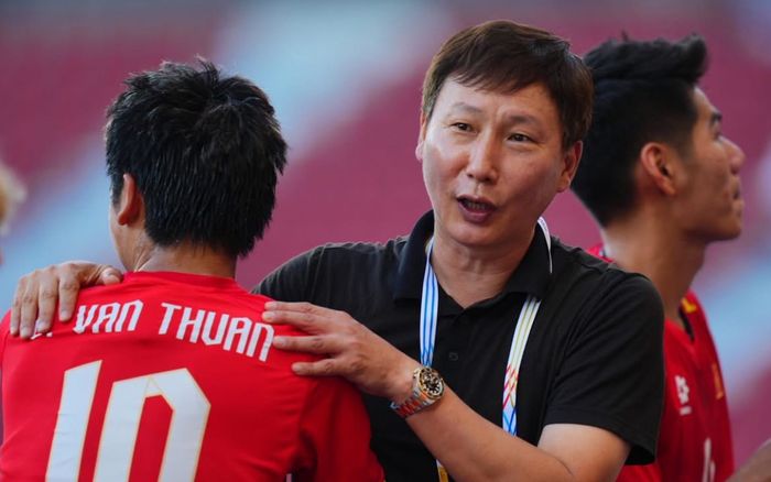 Trọng tài đè tuyển nữ Việt Nam, HLV Kim Sang Sik lo lắng với chủ nhà Thái Lan