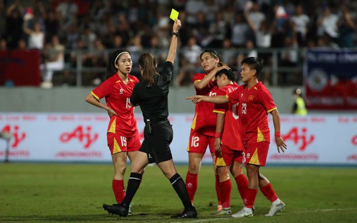 Hết thua Malaysia vì gian lận, bóng đá Việt Nam lại chịu oan ức ở SEA Games