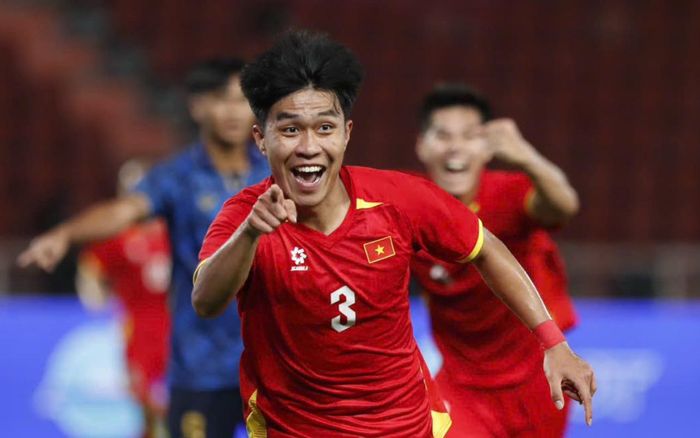 Phạm Lý Đức xúc động nhắc về ba mẹ khi vô địch SEA Games 33