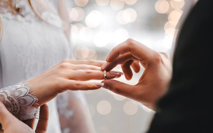 Xem điện thoại chồng sau đám cưới, người phụ nữ choáng váng khi phát hiện bí mật bị giấu kín