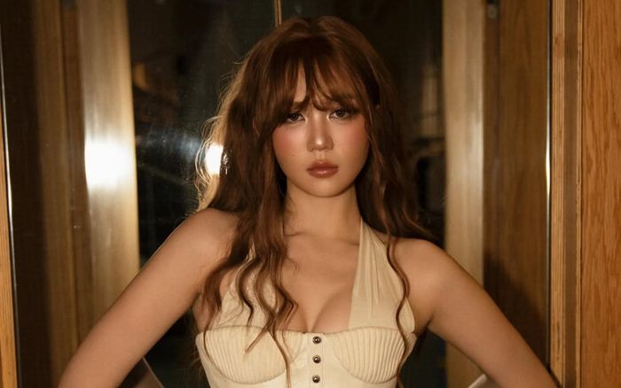 Cận visual căng tràn sức sống của Ngọc Trinh ở tuổi U40