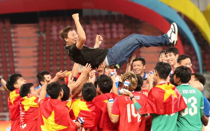 HLV Kim Sang Sik, vị vua mới của bóng đá Đông Nam Á