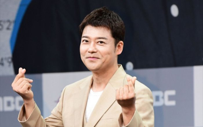 Phía Jun Hyun Moo lên tiếng làm rõ ảnh quá khứ đang gây xôn xao