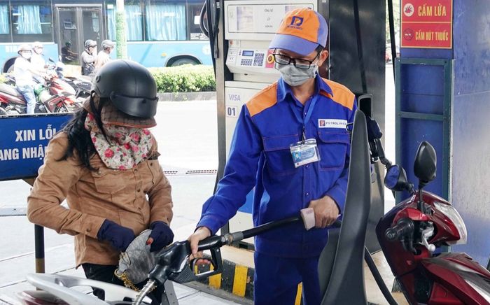 Giá xăng dầu hôm nay 19/12: Lao dốc giảm mạnh