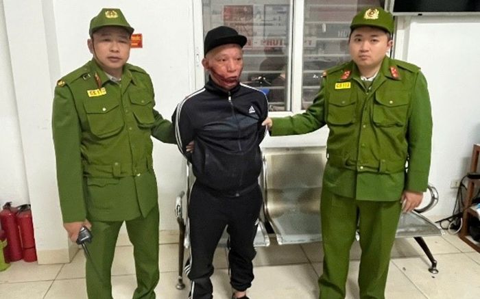 Có hành vi xấu lúc rạng sáng, gã đàn ông bị người dân cùng Tổ công tác bắt giữ