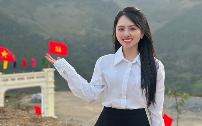 Thời trang trẻ trung như sinh viên của con dâu Mailisa