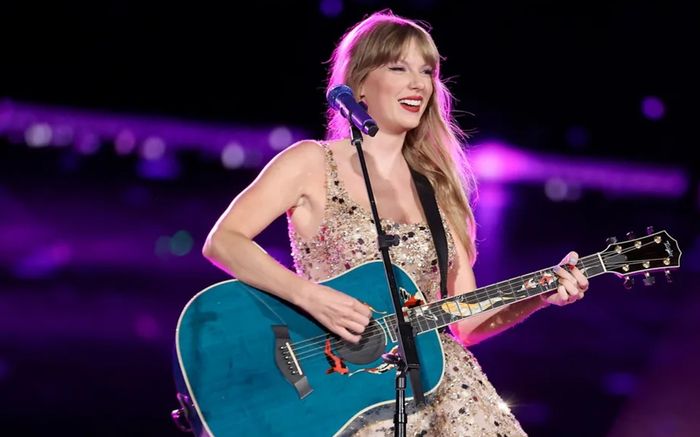 Taylor Swift không còn là ca sĩ kiếm tiền nhiều nhất làng nhạc
