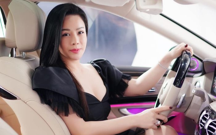 Bộ sưu tập xe tiền tỷ của Nhật Kim Anh