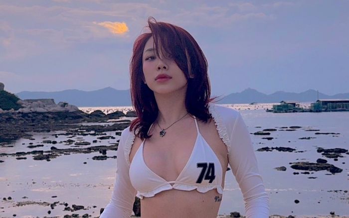 Tóc Tiên tung ảnh tình tứ với một người khác giới, danh tính gây bất ngờ