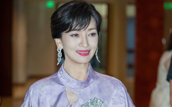 Nữ ca sĩ 71 tuổi bị kẻ lạ đột nhập vào phòng khách sạn, thực hiện hành vi biến thái