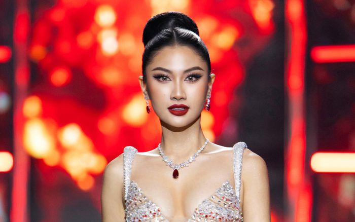 Trực tiếp chung kết Miss Cosmo 2025: Nguyễn Hoàng Phương Linh đăng quang trên sân nhà?