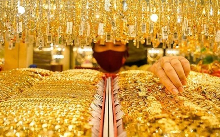 Tin tài chính hôm nay 20/12: Giá vàng neo cao, USD hạ nhiệt