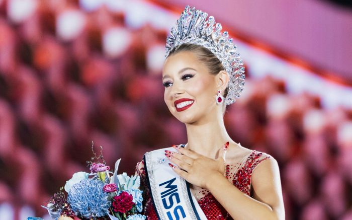Một điều cực kỳ đặc biệt về hoa hậu 22 tuổi đăng quang Miss Cosmo 2025