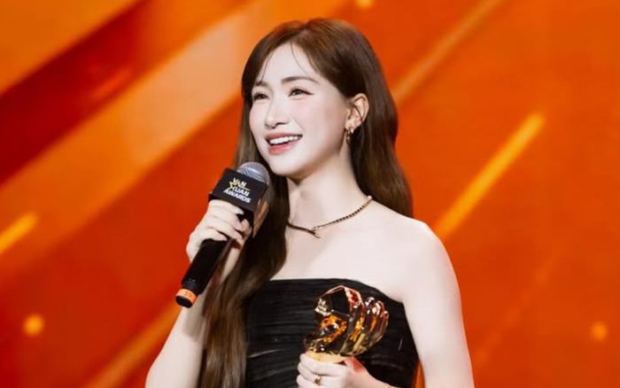 Hòa Minzy vỡ òa báo tin mừng vào cuối năm