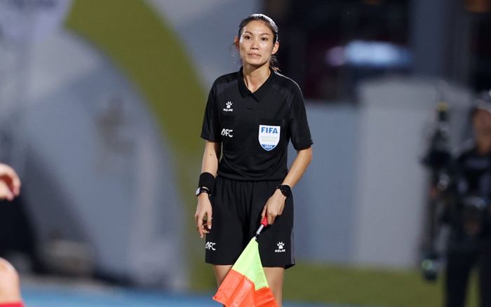 CĐV Thái Lan phản ứng khó tin về trọng tài Lào