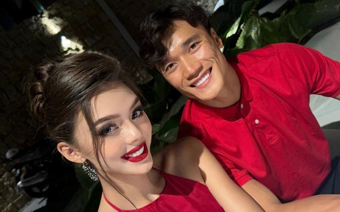 Vợ Bùi Tiến Dũng tuyên bố chồng đẹp trai hơn Ronaldo