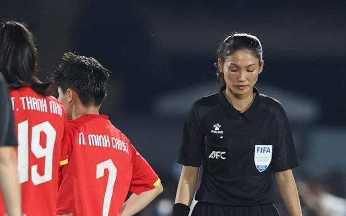 Buồn cho tuyển Việt Nam sau sai lầm trọng tài Lào
