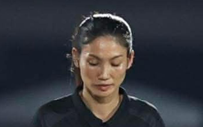 Điện thoại 1 triệu của nữ trọng tài Lào