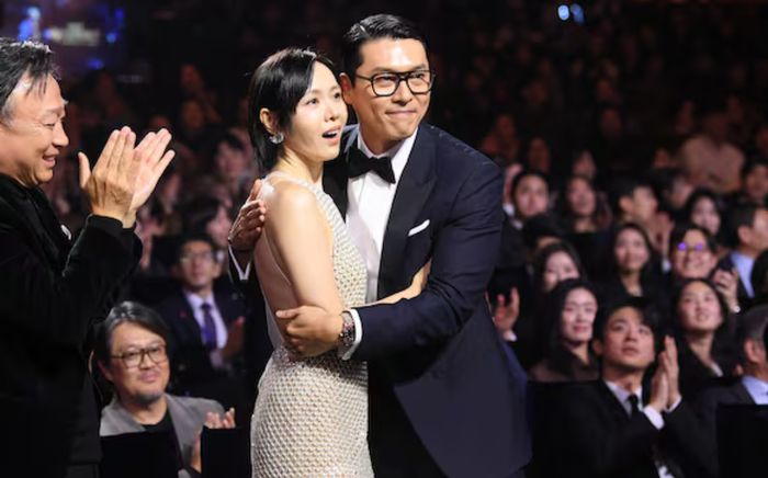 Hyun Bin nói về chuyện rung động với Son Ye Jin, ai nghe xong cũng 'tan chảy'