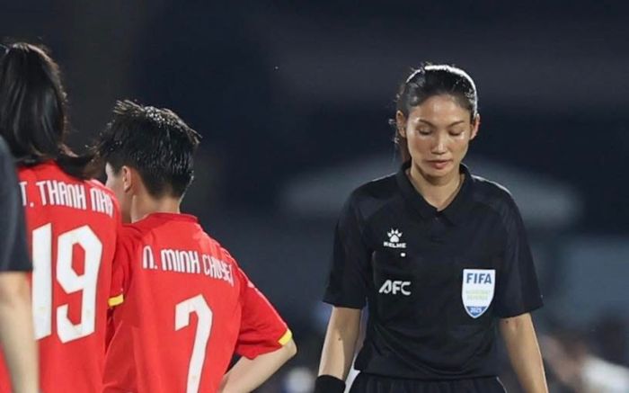 Báo Lào nói thẳng trọng tài Lào sai nghiêm trọng