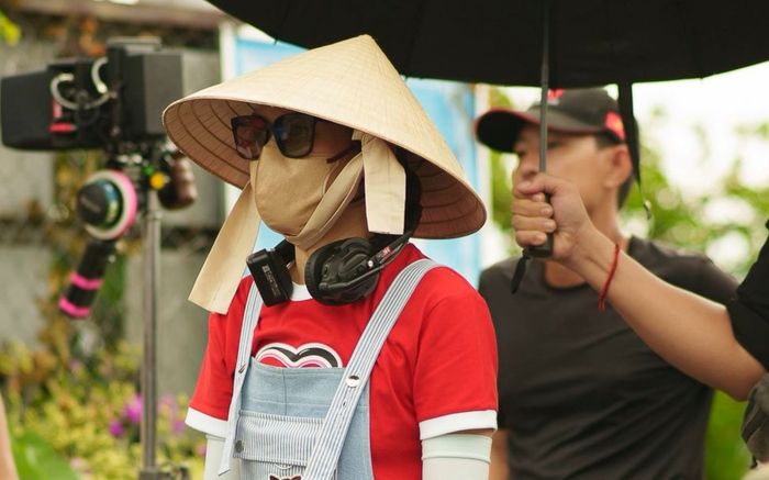 Mỹ Tâm đội nắng xem Mai Tài Phến đóng phim