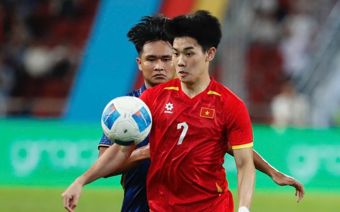 Đình Bắc và Trần Trung Kiên vào top 5 QBV 2025