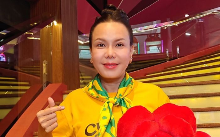 Ngỡ ngàng về xe sang 2,2 tỷ của Việt Hương