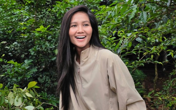 H'Hen Niê để lộ tình trạng đáng lo ngại sau ba tháng sinh con