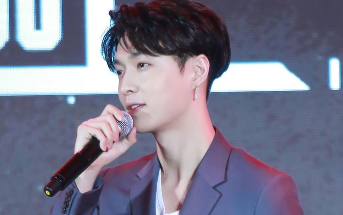 Lay Trương Nghệ Hưng đã quá chán ngán EXO nhưng chưa dám rời nhóm vì còn muốn 'ké tí fame'?