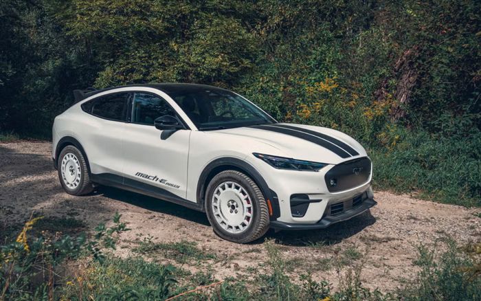 Ford triệu hồi hơn 272.000 xe do nguy cơ tự trôi khi đang đỗ