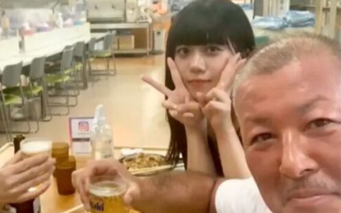 Con gái cưới bạn thân của mẹ làm chồng, gây xôn xao vì lệch nhau 30 tuổi