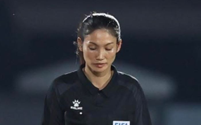 Tình cảnh buồn của nữ trợ lý trọng tài Lào