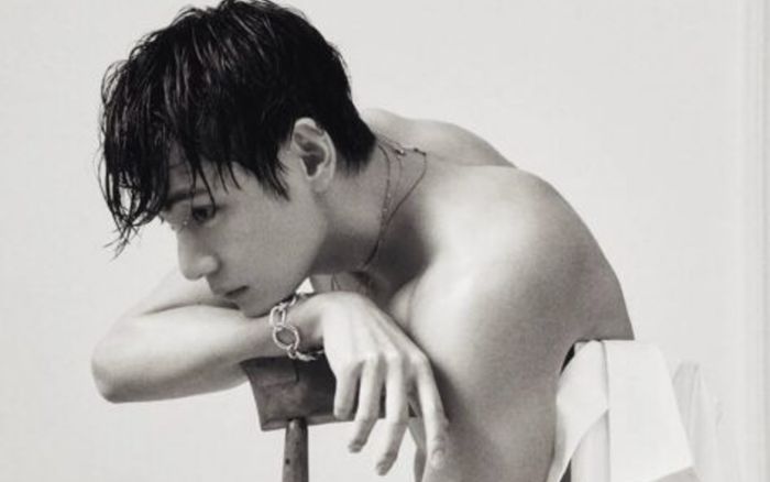 Nam ca sĩ đẹp trai nhất showbiz khoe lưng trần gây sốt