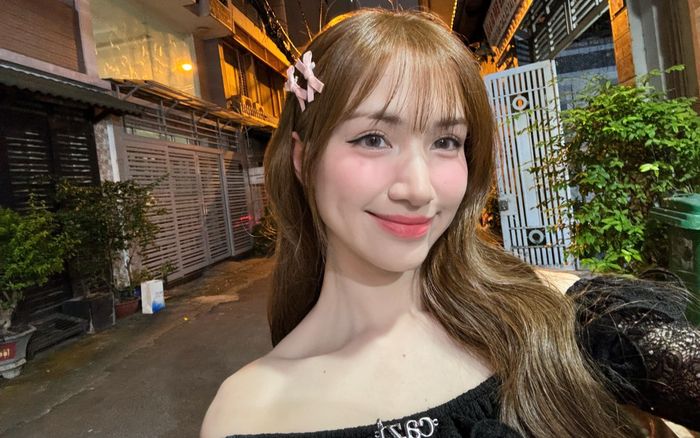 Hòa Minzy khoe 'vàng' gây sốt cuối năm