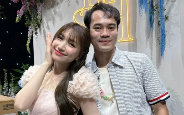 Lộ ảnh Hòa Minzy và Văn Toàn 'hẹn hò'