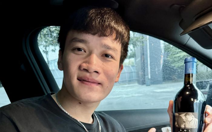 Cách tiền vệ Hoàng Đức chọn xe sang 2 tỷ