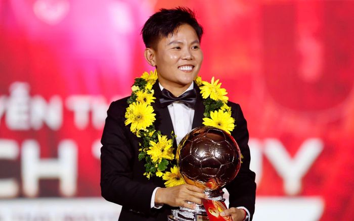 Bích Thuỳ giành QBV 2025 sau giọt nước mắt vì trọng tài Lào