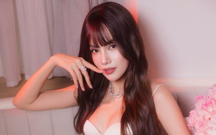 Vẻ gợi cảm của Lê Hoàng Phương ở tuổi 30