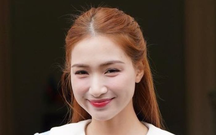 Tai nghe 3 triệu của Hòa Minzy