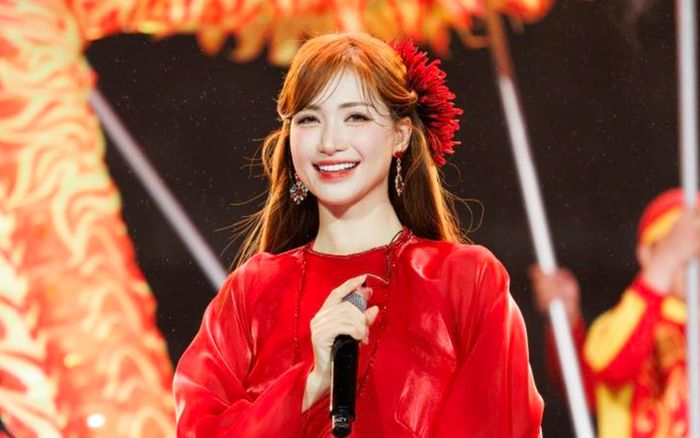 8000 người chung vui cùng Hòa Minzy ngay trước Tết Nguyên đán