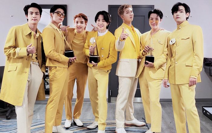 Nam ca sĩ bị chính cha ruột 'cà khịa' vì không bằng BTS