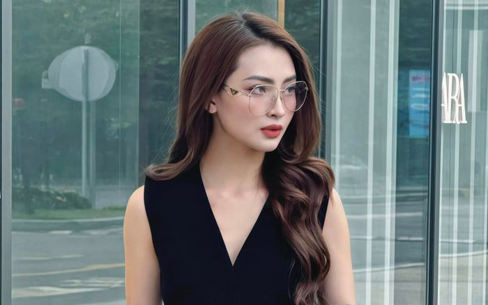 MC Huyền Trang tiết lộ khó khăn những ngày đầu làm nghề, nhắn nhủ 1 câu đến giới trẻ