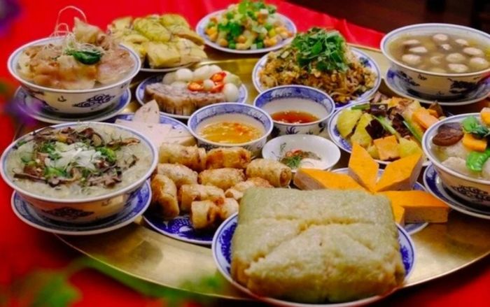 Mâm tiệc ăn mừng Tết Dương lịch 2026 ngập tràn may mắn và hạnh phúc