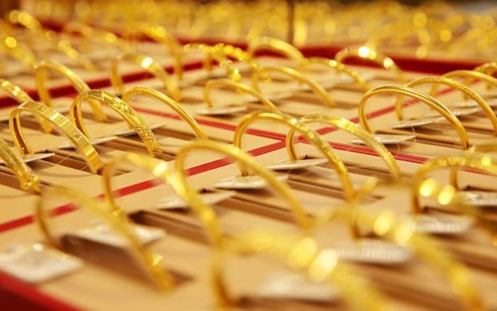 Tin tài chính hôm nay 29/12: Vàng giảm mạnh, USD chịu sức ép