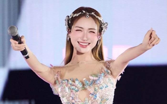 Hòa Minzy thắng lớn cuối năm