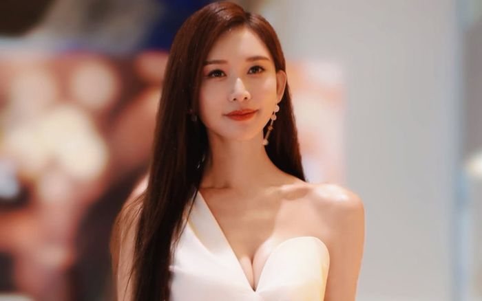 Nhan sắc của Lâm Chí Linh được khen trẻ trung như gái đôi mươi