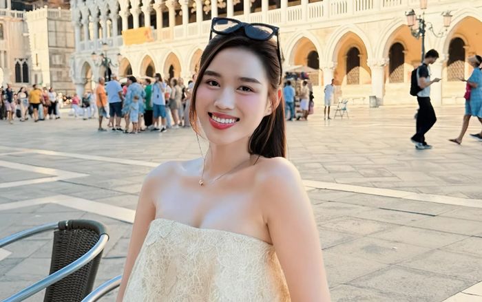Đỗ Thị Hà mặc đồ cực đơn giản, nhưng vẫn để lộ 1 chi tiết gây bàn luận rôm rả