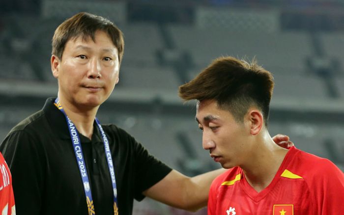 Tin trưa 3/12: FIFA làm việc với VFF, báo tin cực vui