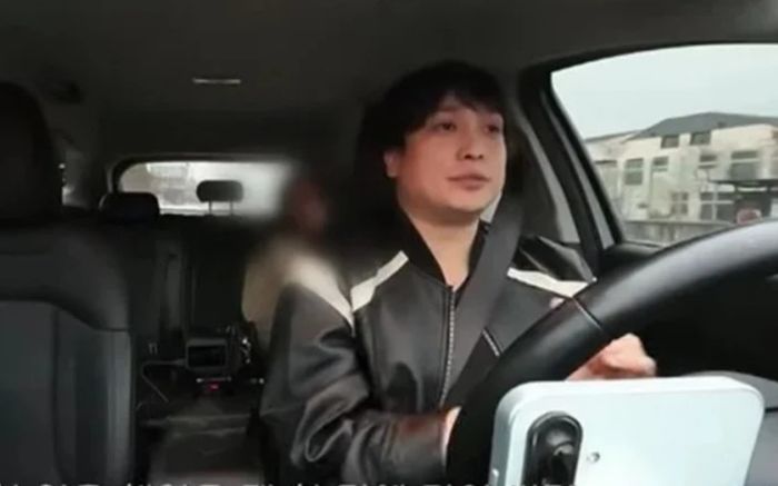 Nam ca sĩ lâm cảnh bần cùng sau khi ba mẹ qua đời, đi làm bốc vác, tài xế taxi để mưu sinh