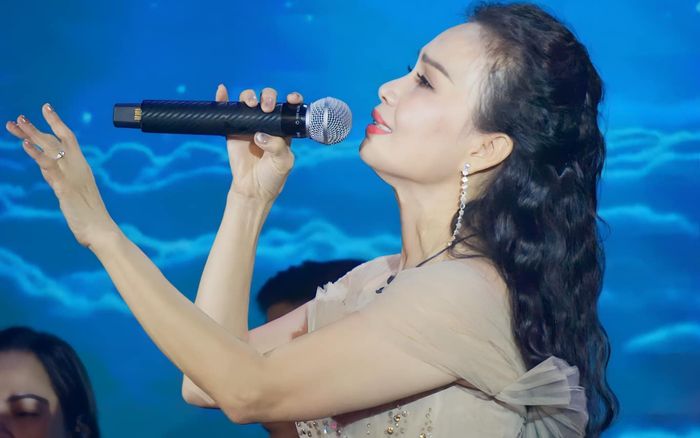 Bất ngờ trước phản ứng khán giả trẻ dành cho Cẩm Ly sau đêm diễn